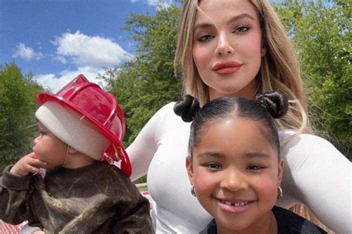 Adriana Lima's Children: A Glimpse into the Life of the Supermodel and Her Family