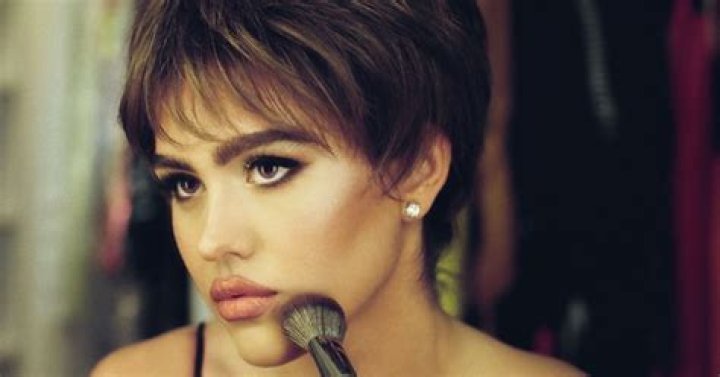 Amelia Gray Transforms Into Vintage Lisa Rinna: Photos