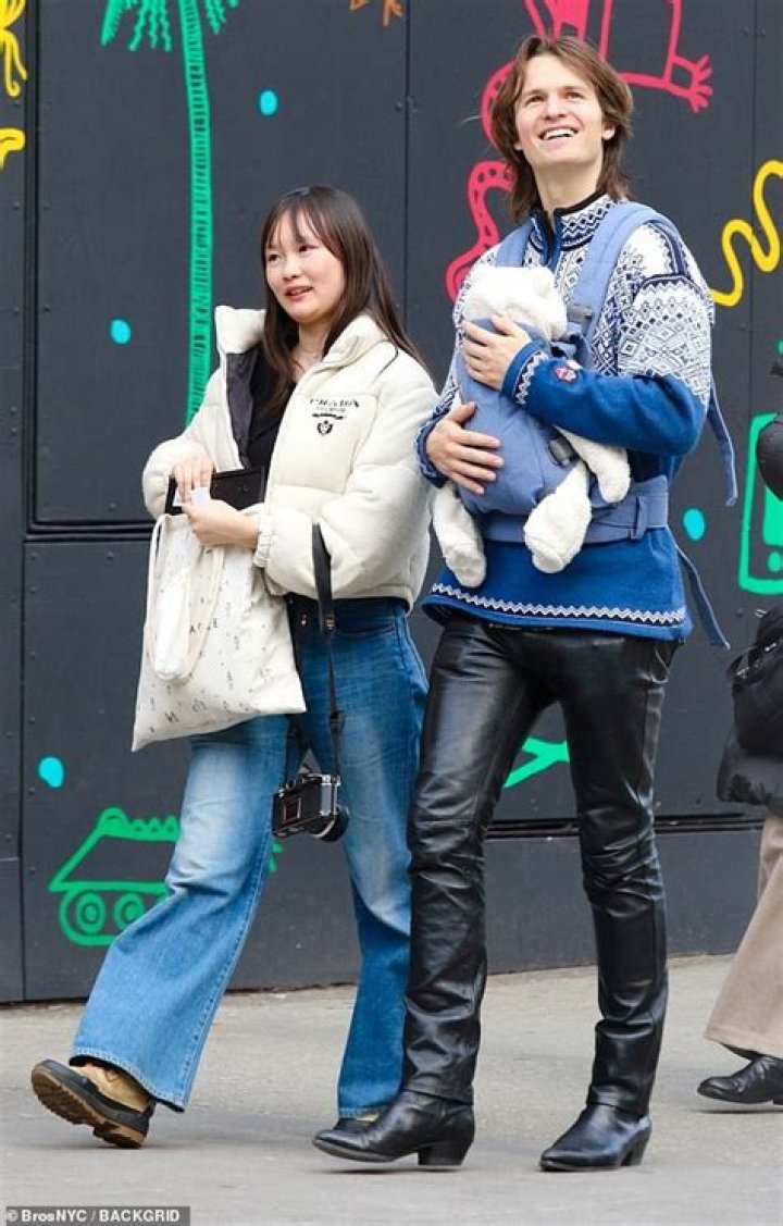 Ansel Elgort wants to fall in love with more people other than his girlfriend: “It doesn’t need to be sexual”