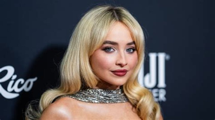 How Much Does Sabrina Carpenter Weigh? A Comprehensive Guide