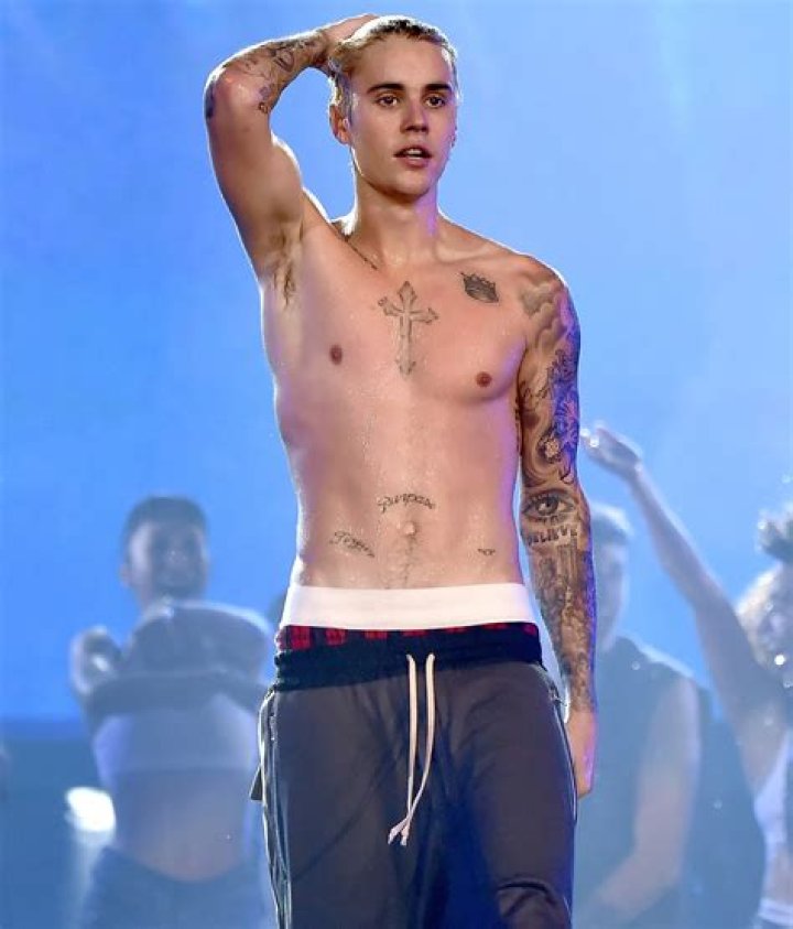 Justin Bieber Naked: Twitter Reacts!