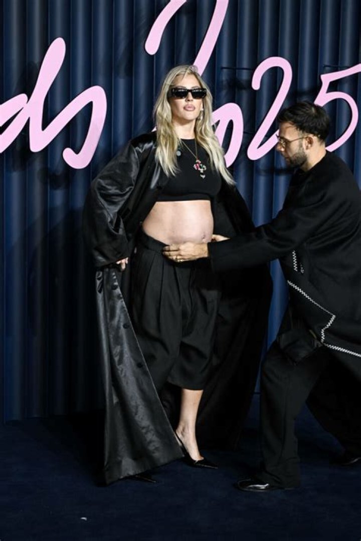 Los Angeles Star Welcomes Baby Girl Hollywood Life